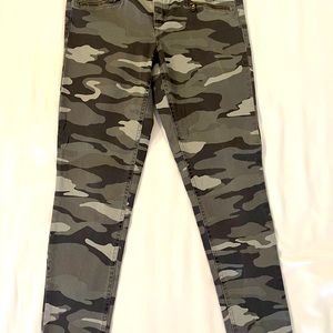Camouflage, ankle length pants